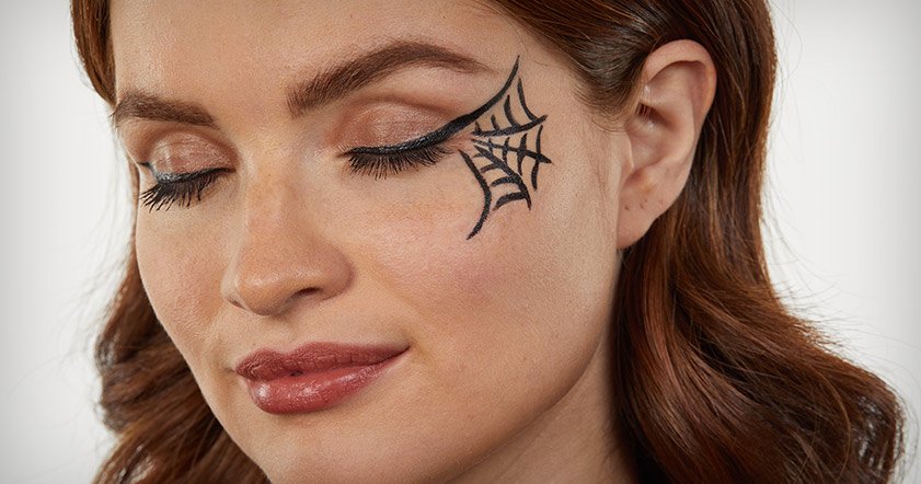 Loreal Paris BMAG How to Do Spider Web Makeup for Halloween Step3